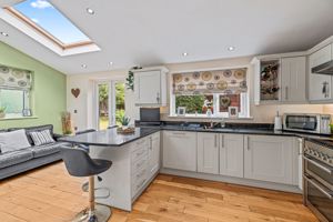 Kitchen/Breakfast Room- click for photo gallery